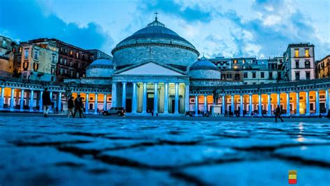 Napoli .